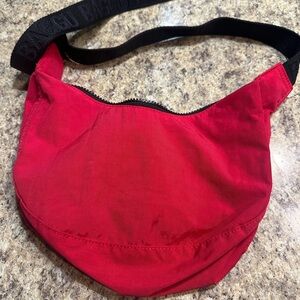 Small baggu crescent candy apple